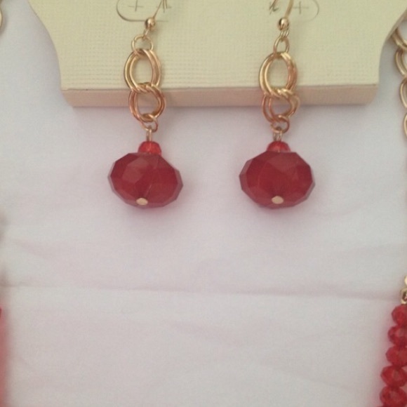 Red Necklace & Earrings set - Picture 3 of 5